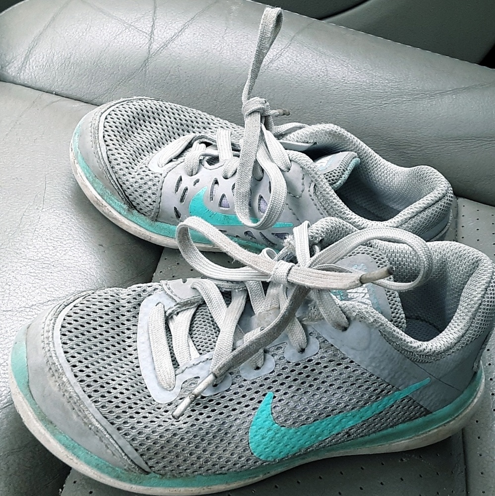 Girls Nike Tennis Shoes
